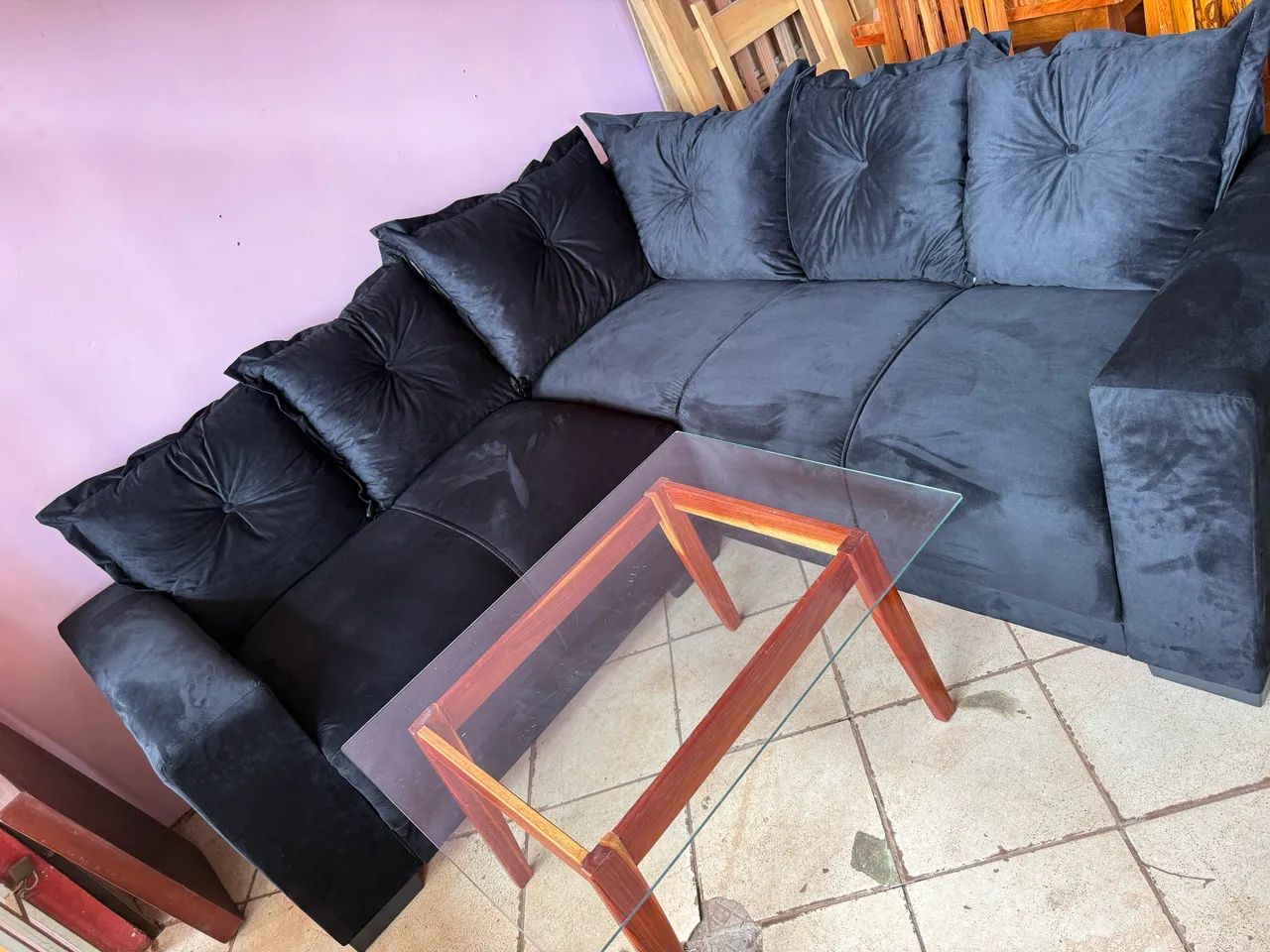 Sofá novo em L em camurça preto 5 lugares  - Foto 4