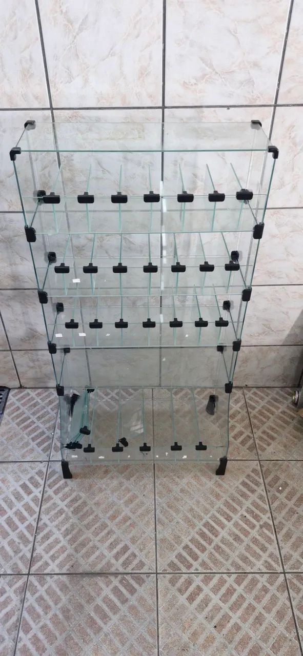 Expositor de vidro com divisórias 