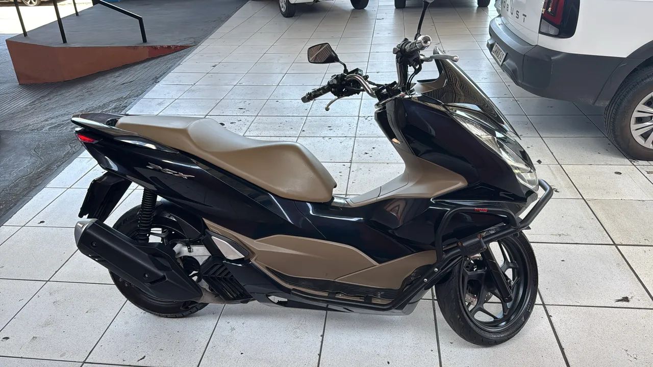 PCX DLX 2025 - Foto 2