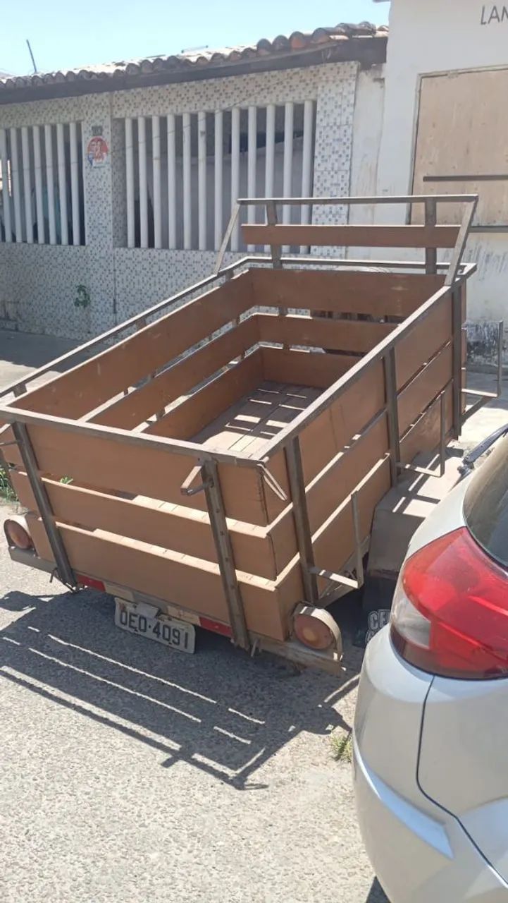 Vendo reboque semi novo emplacado - Foto 4