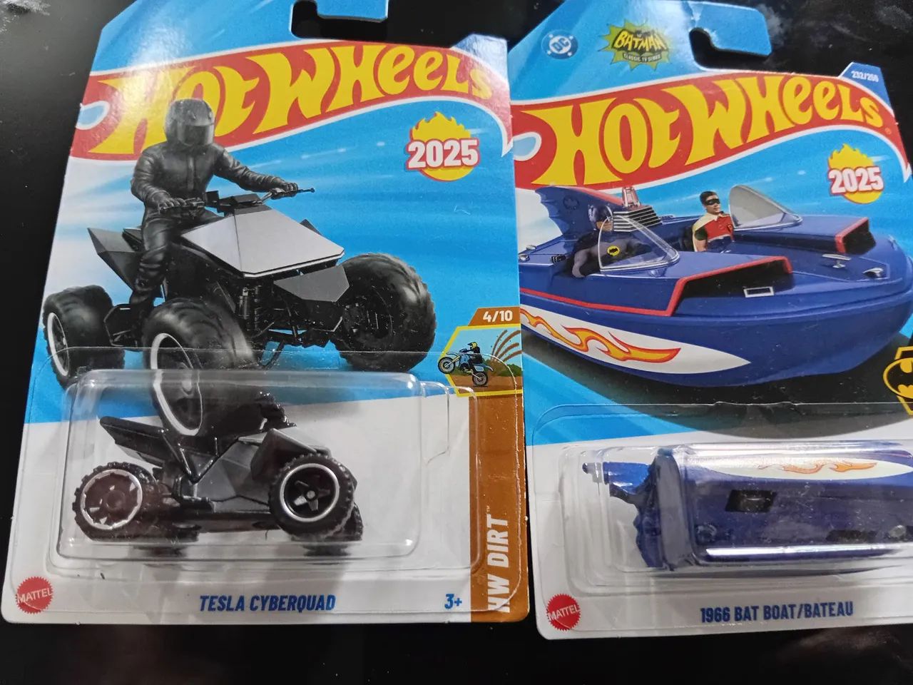 Dois Hot wheels 