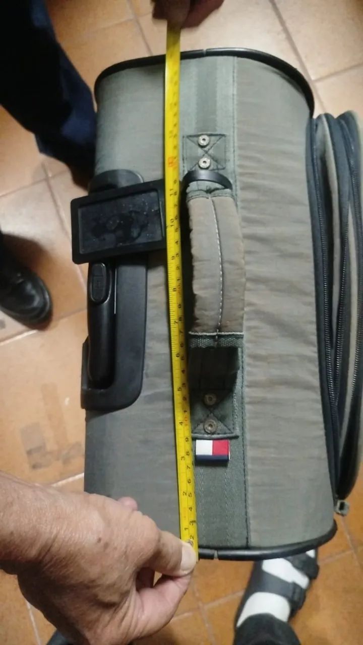 Mala Tommy Hilfiger Original de Viagem  na Cor Cinza - Foto 4