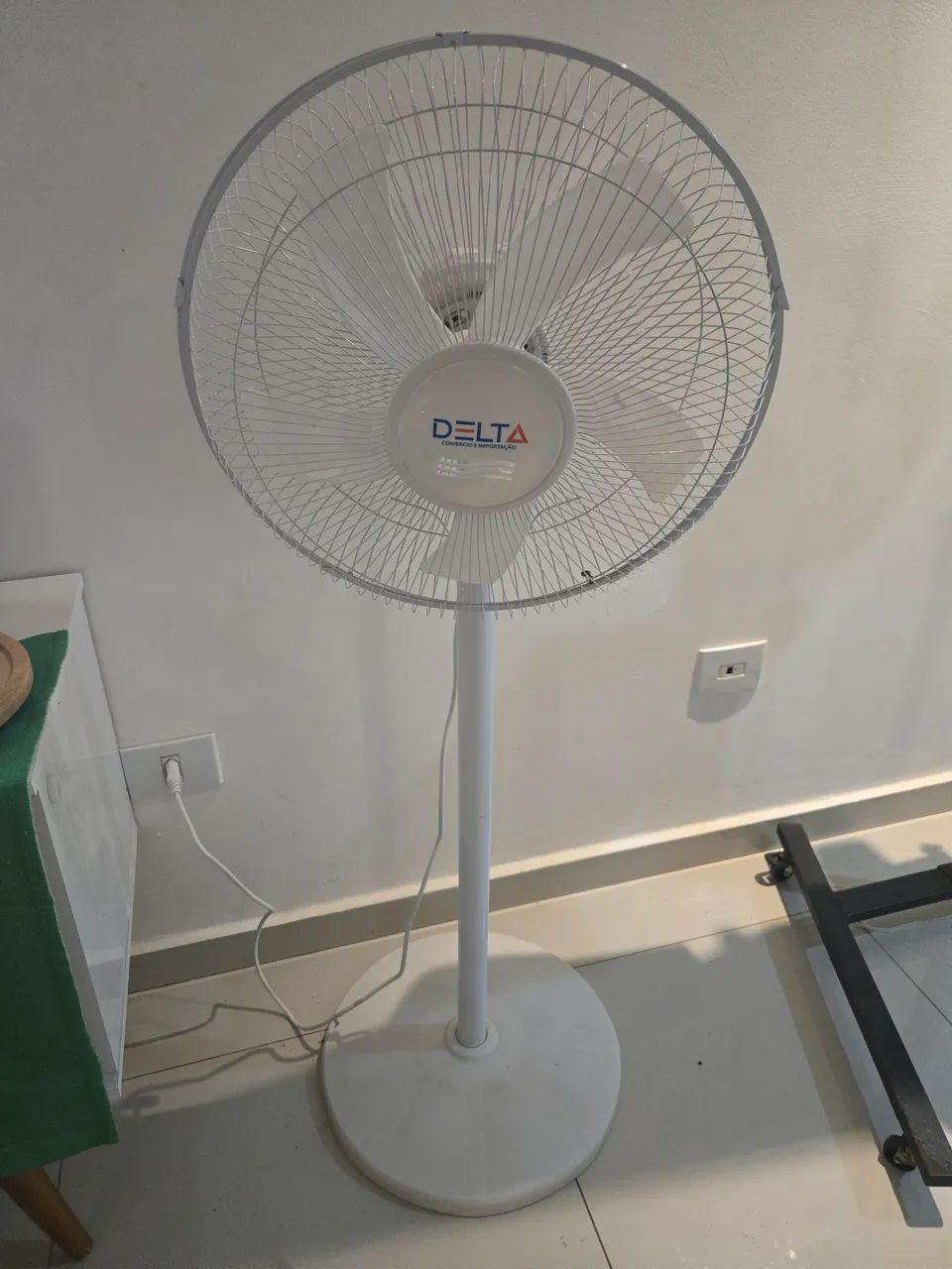 Ventilador de coluna da marca Delta