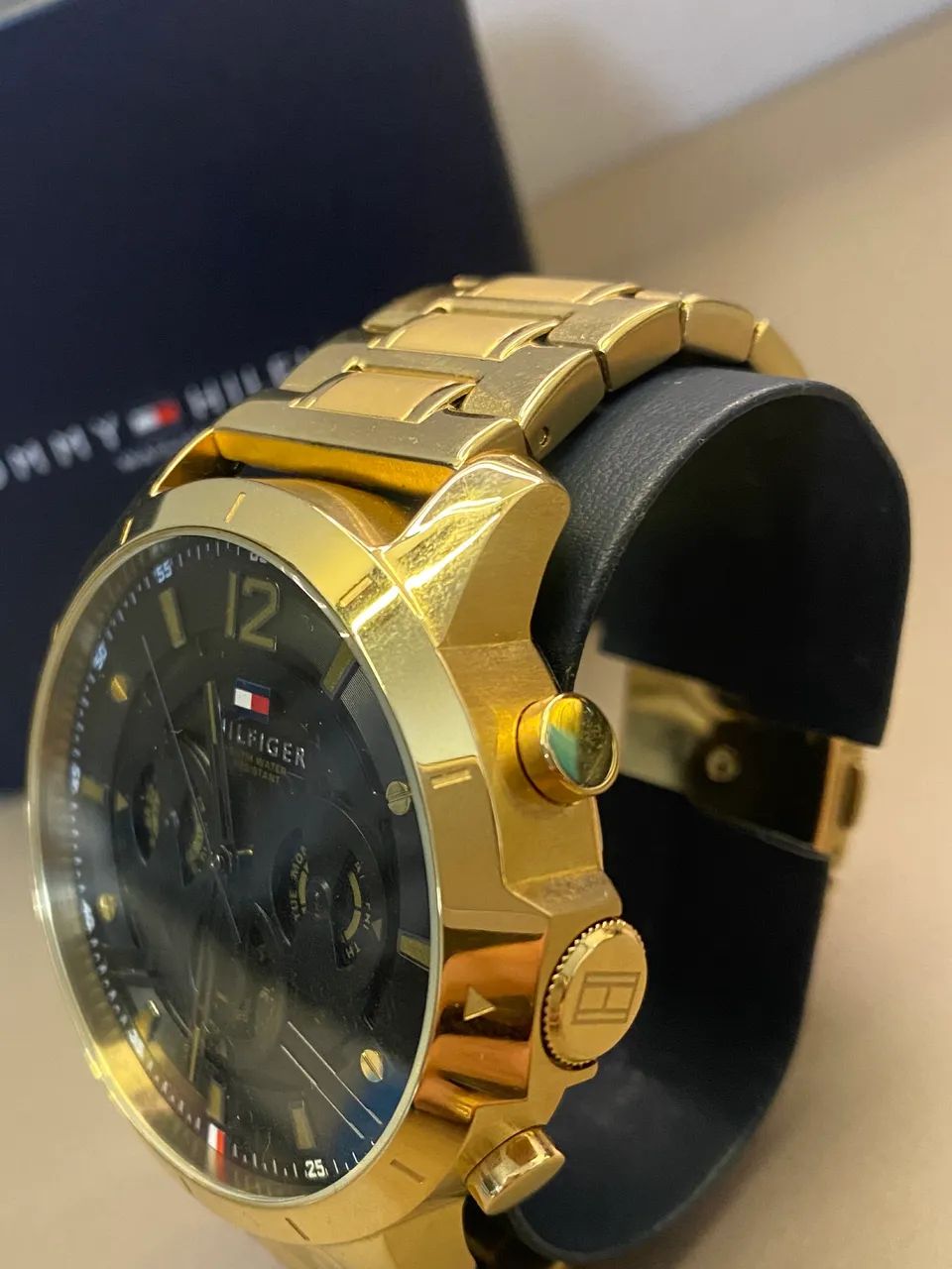 Relógio Tommy Hilfiger Dourado - Foto 4