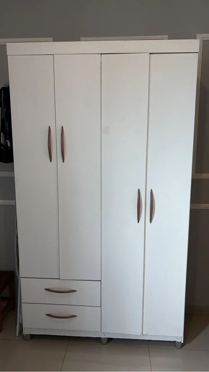 Guarda roupa 4 porta com maleiro 