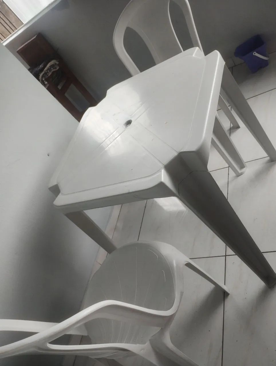 Cadeira e mesas.plasticas