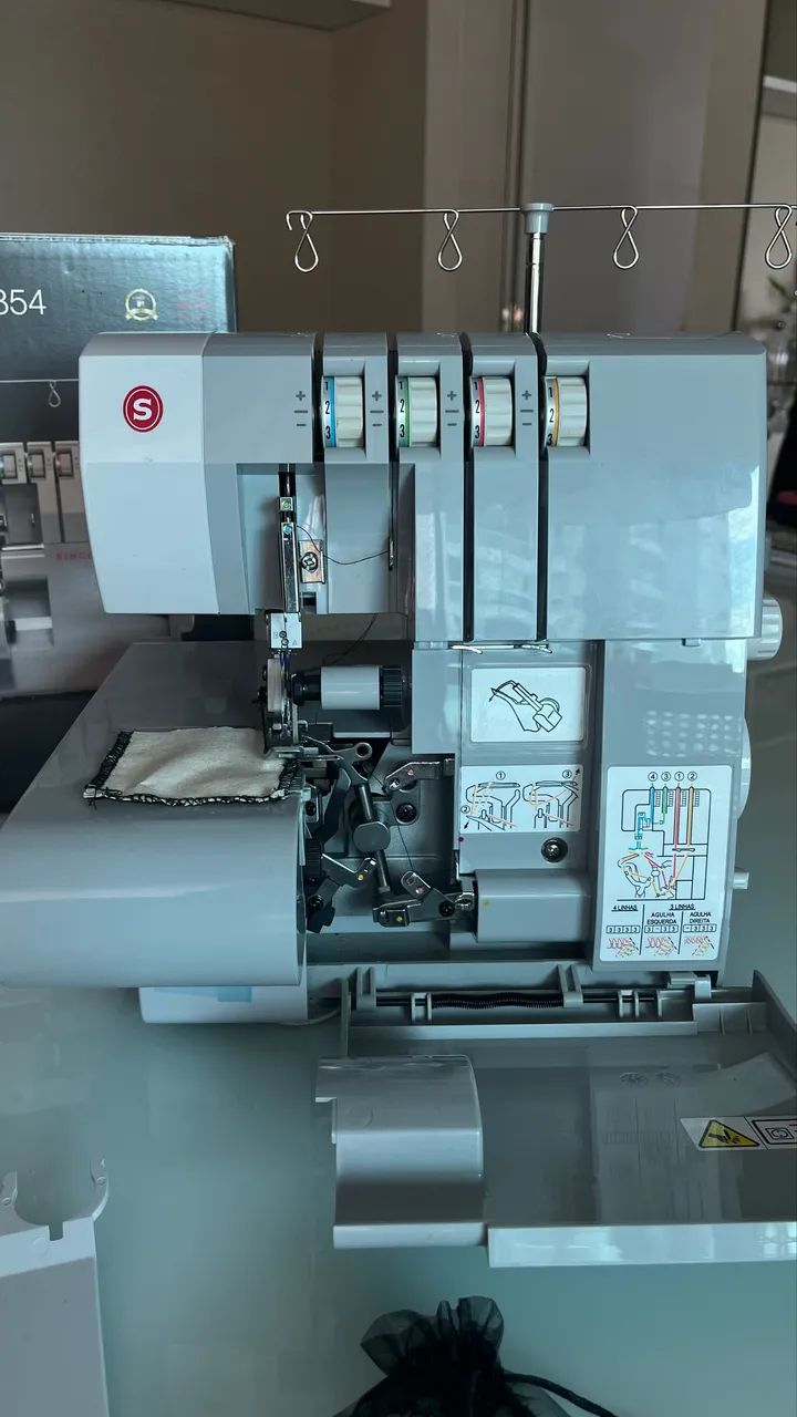 Overlock Singer 14HD854  - Foto 3