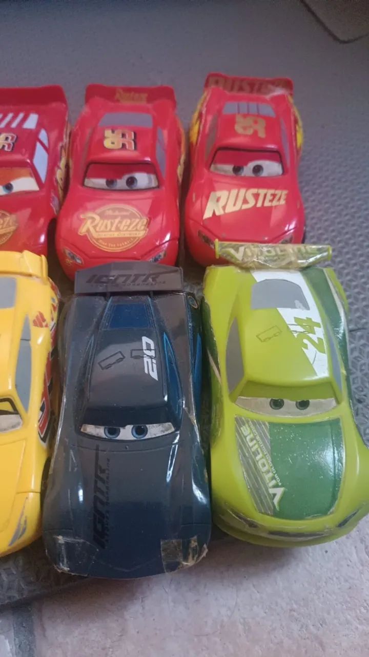 18 Carrinhos de brinquedo da serie Carros e outros USADOS - Foto 2