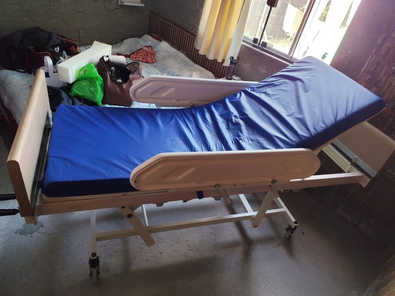 Vende-se cama hospitalar com colchão  - Foto 3