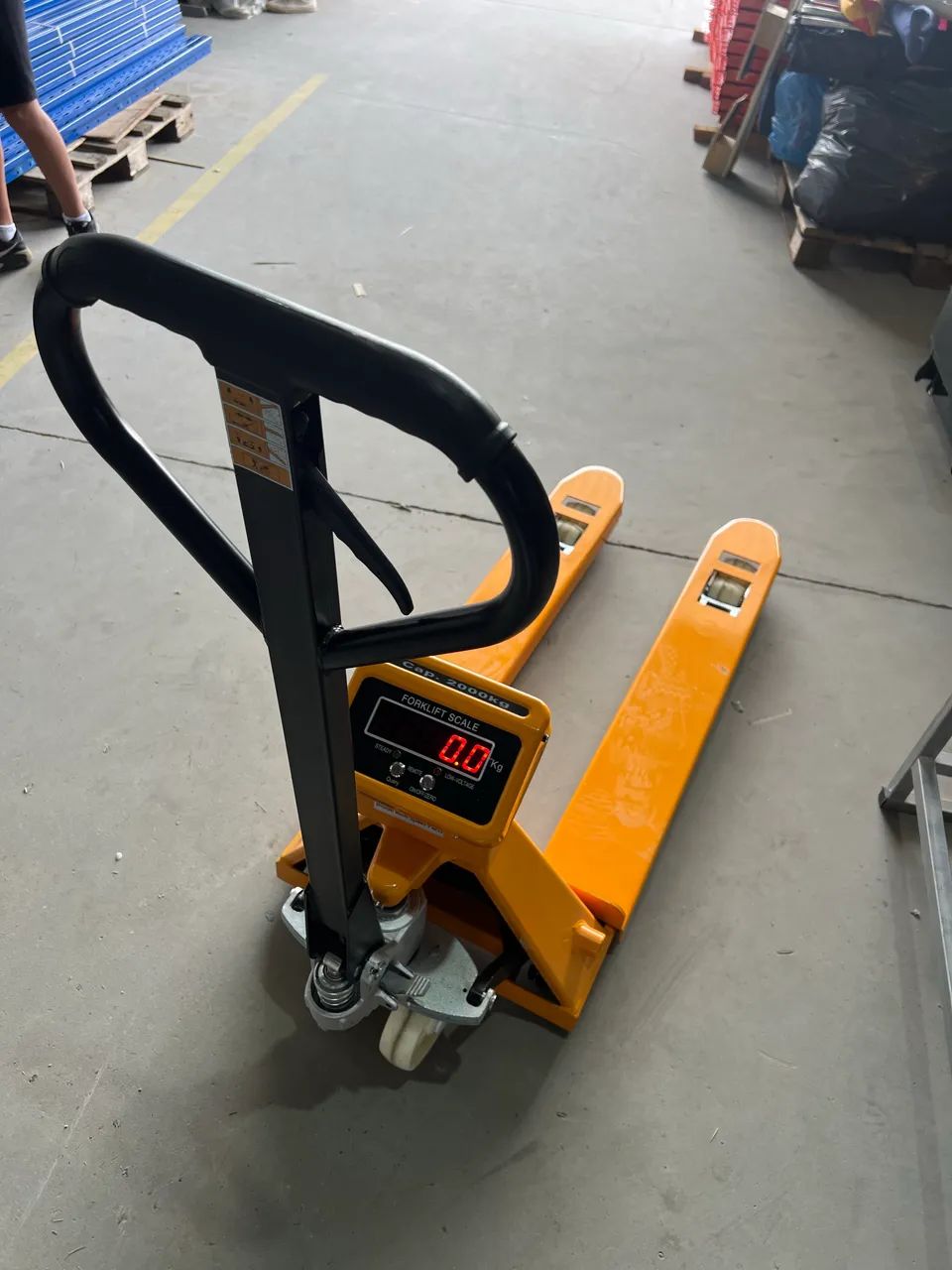 Paleteira com balança 2 toneladas - Foto 2