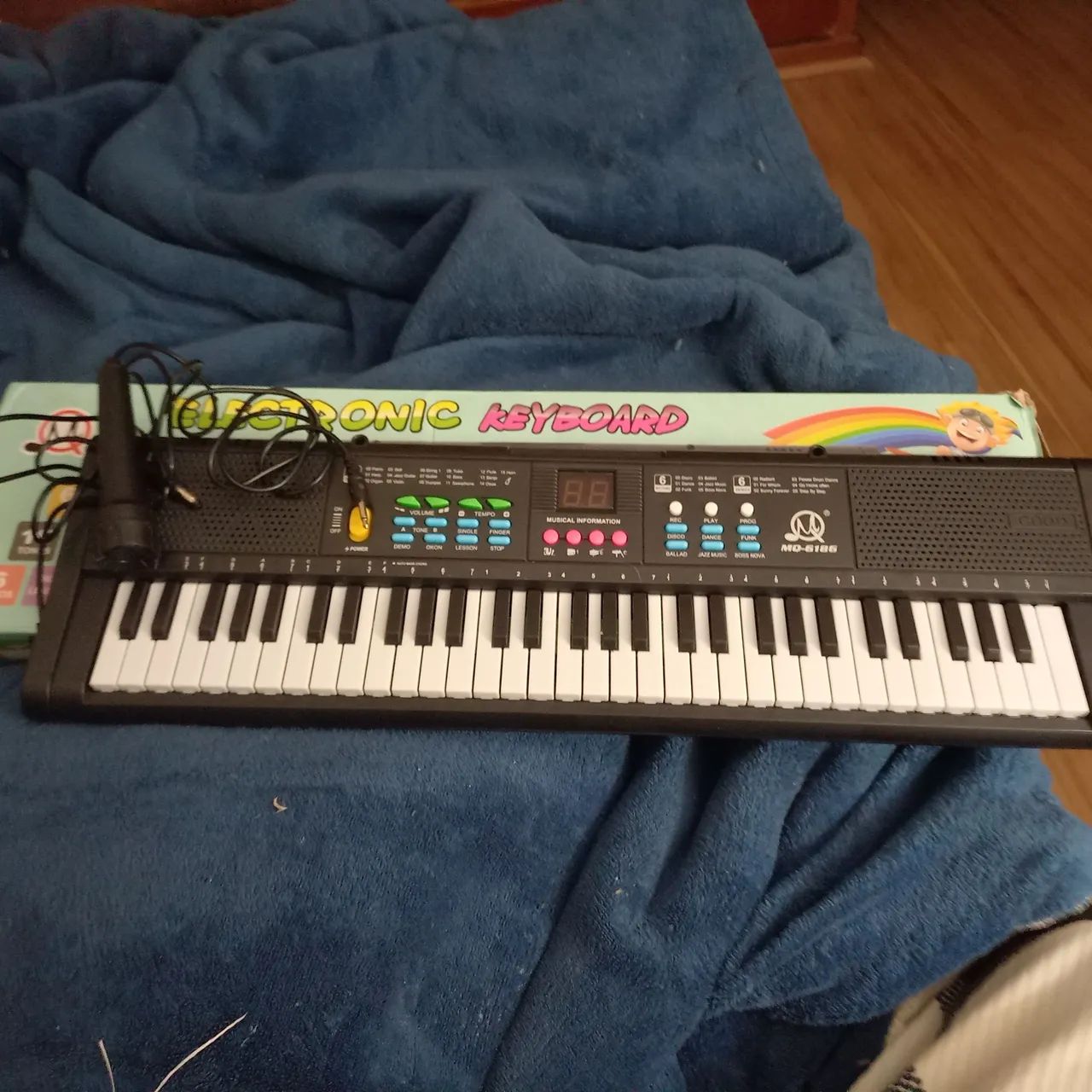 TECLADO INFANTIL ELETRICO C/  Fonte e Microfone - Perfeito Estado - Foto 3