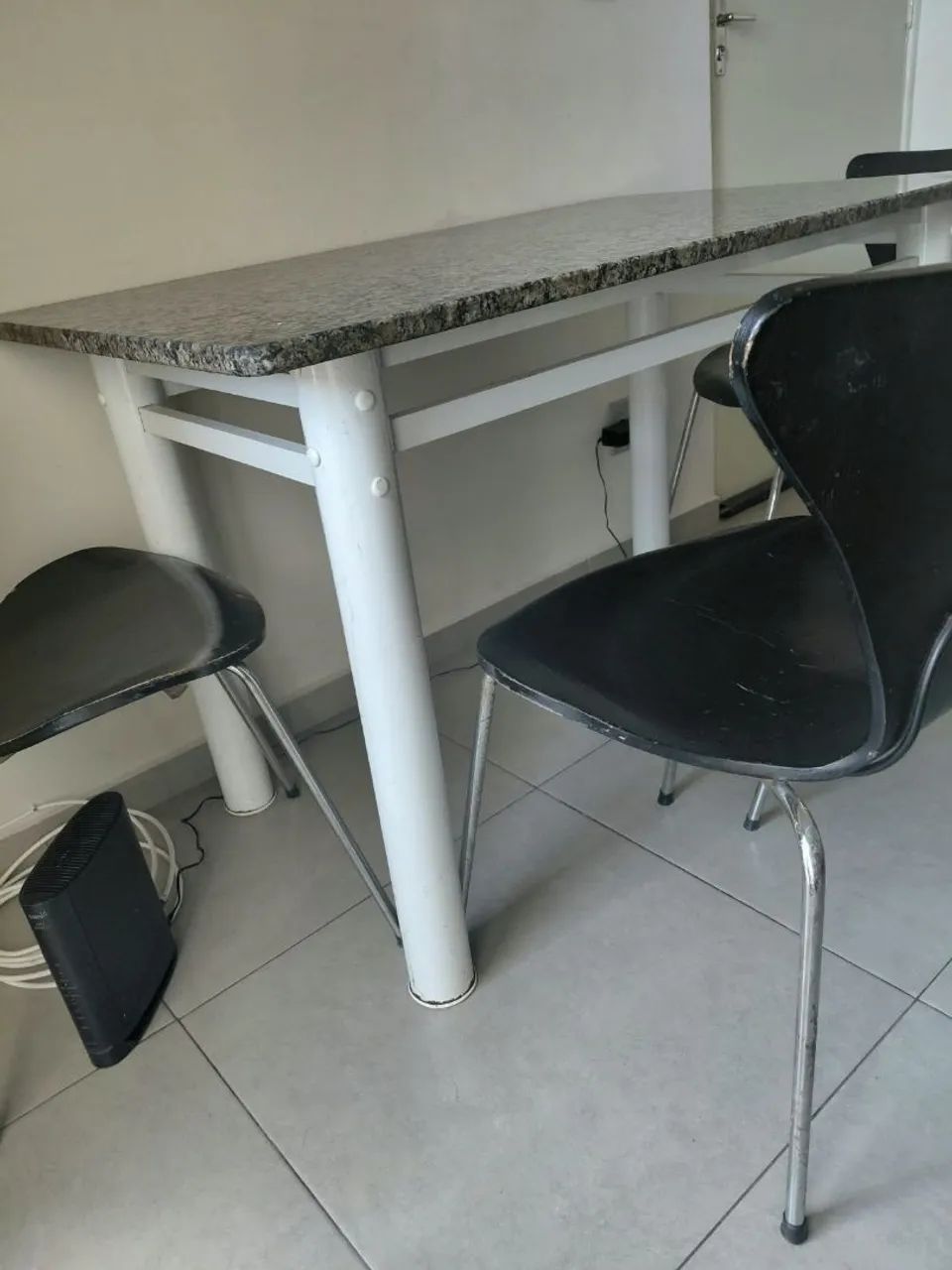Mesa com 04 cadeiras - Foto 2