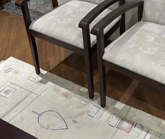 Par de Cadeiras com Braco Sidlar Madeira Macica Estofado Jacquard Poltrona - Foto 2