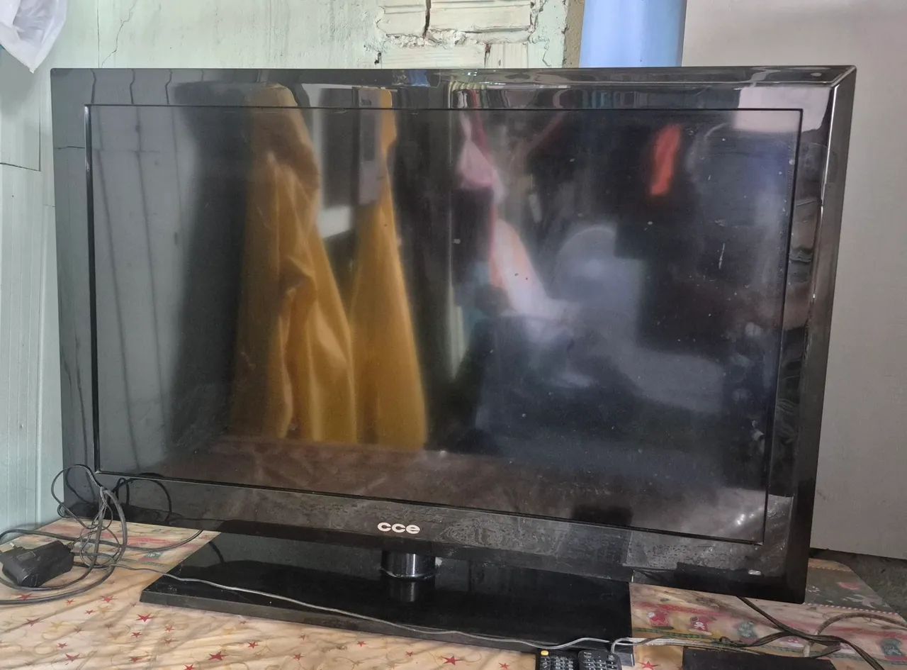 TV 39 polegadas Marca CCE com Controle Remoto