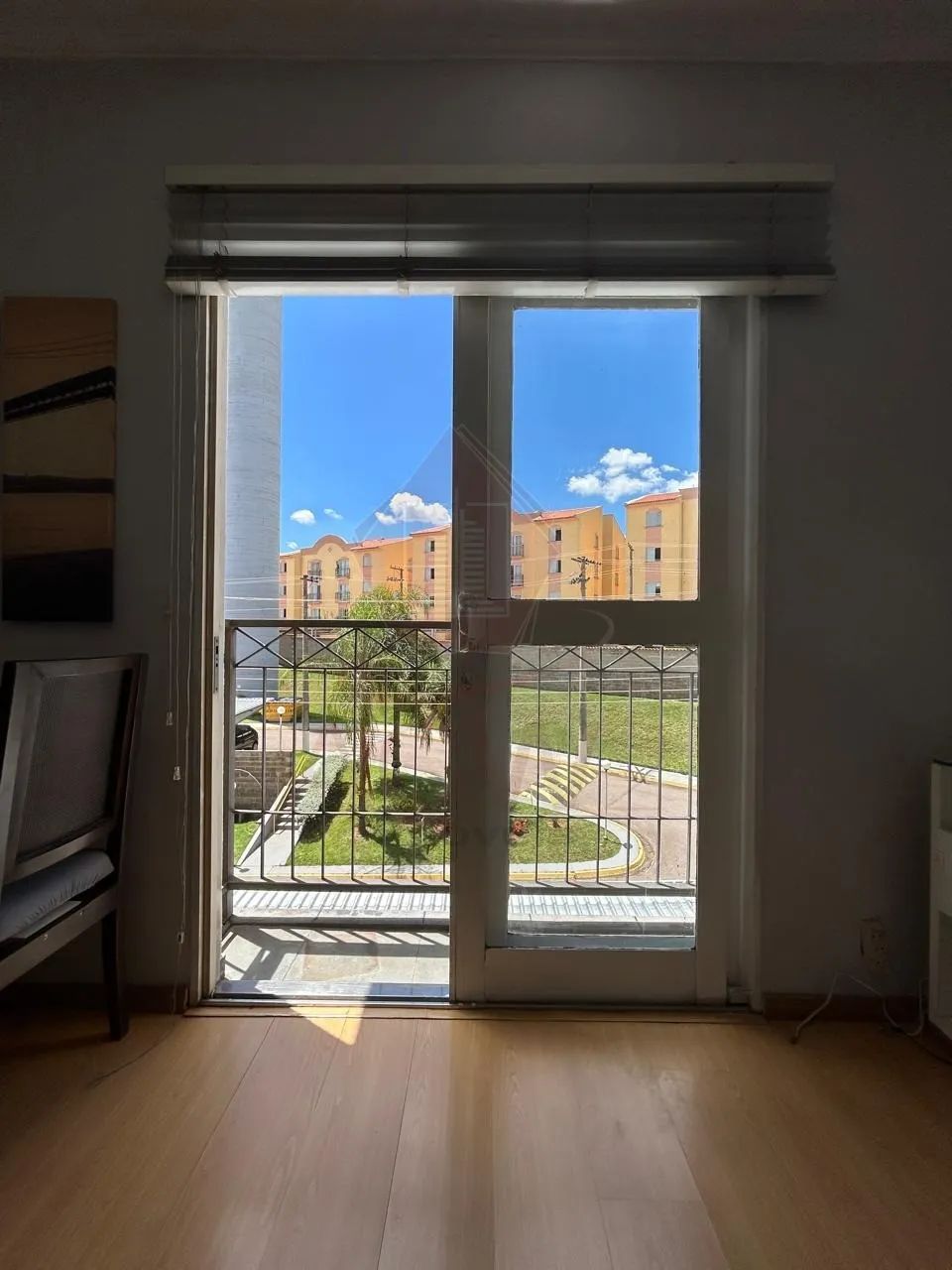 APARTAMENTO MOBILIADO COM 2 QUARTOS, COZINHA PLANEJADA E VAGA COBERTA NO RETIRO - Foto 2