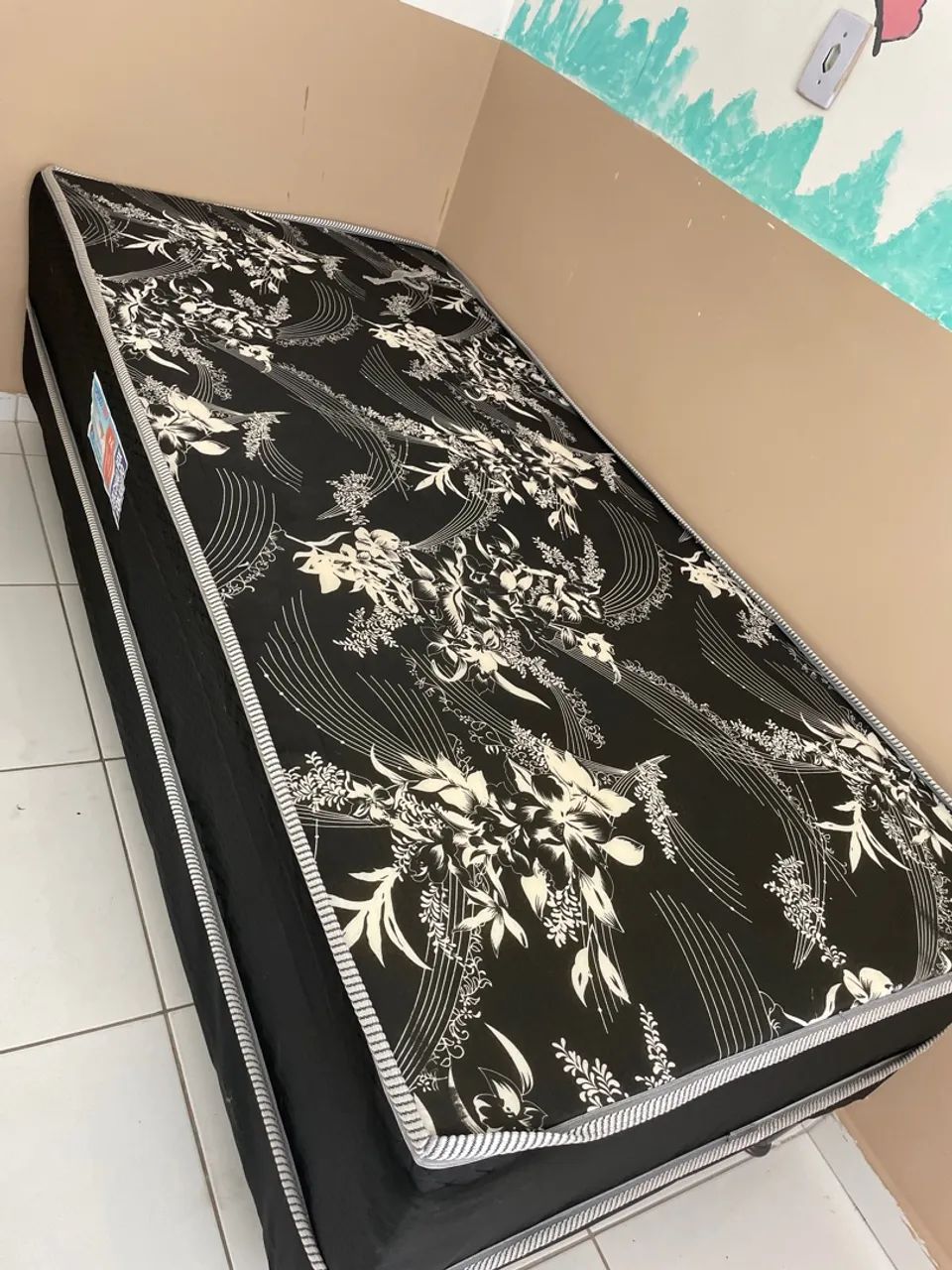 Vendo cama de solteiro 