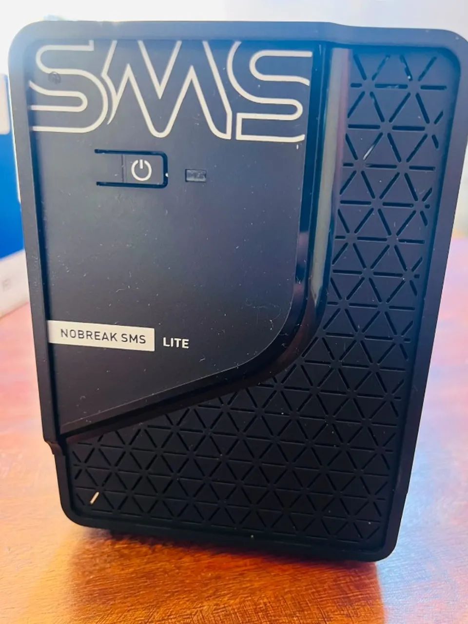 SMS NOBREAK LITE 600VA - BIVOLT ENT: 115/220V - SAÍDA: 115V - 4 TOMADAS - SENOIDAL - 1 BAT - Foto 5