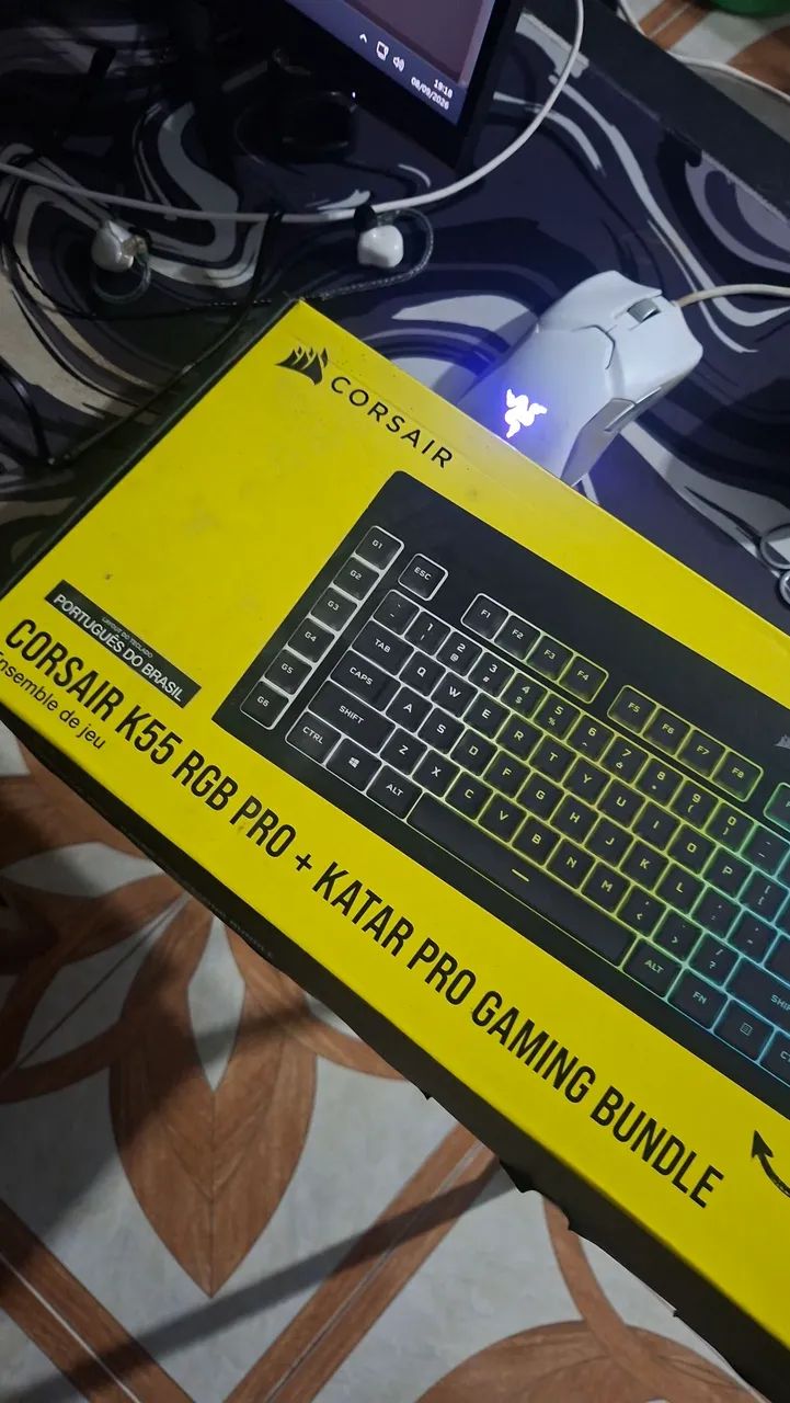 Teclado CORSAIR K55 RGB PRO (usado)