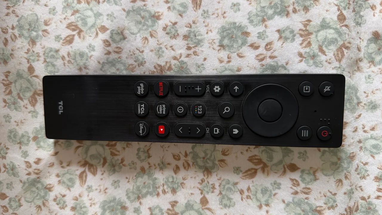 vendo tv tcl 40 polegadas menos de 1 mês de uso  - Foto 3