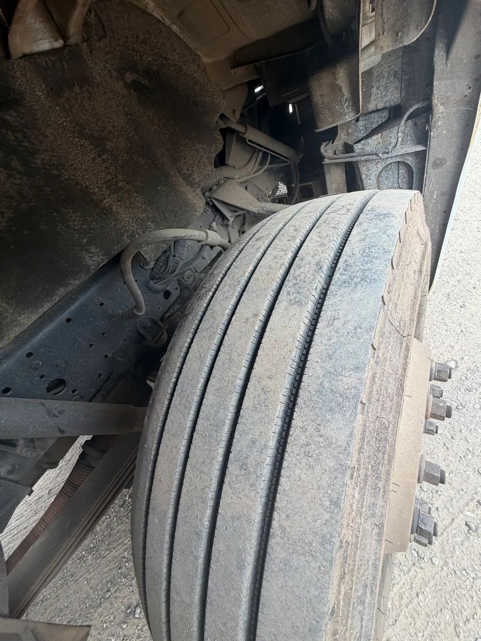 CONSTELATION 25-320 ANO 2012 TRUCK - Foto 5