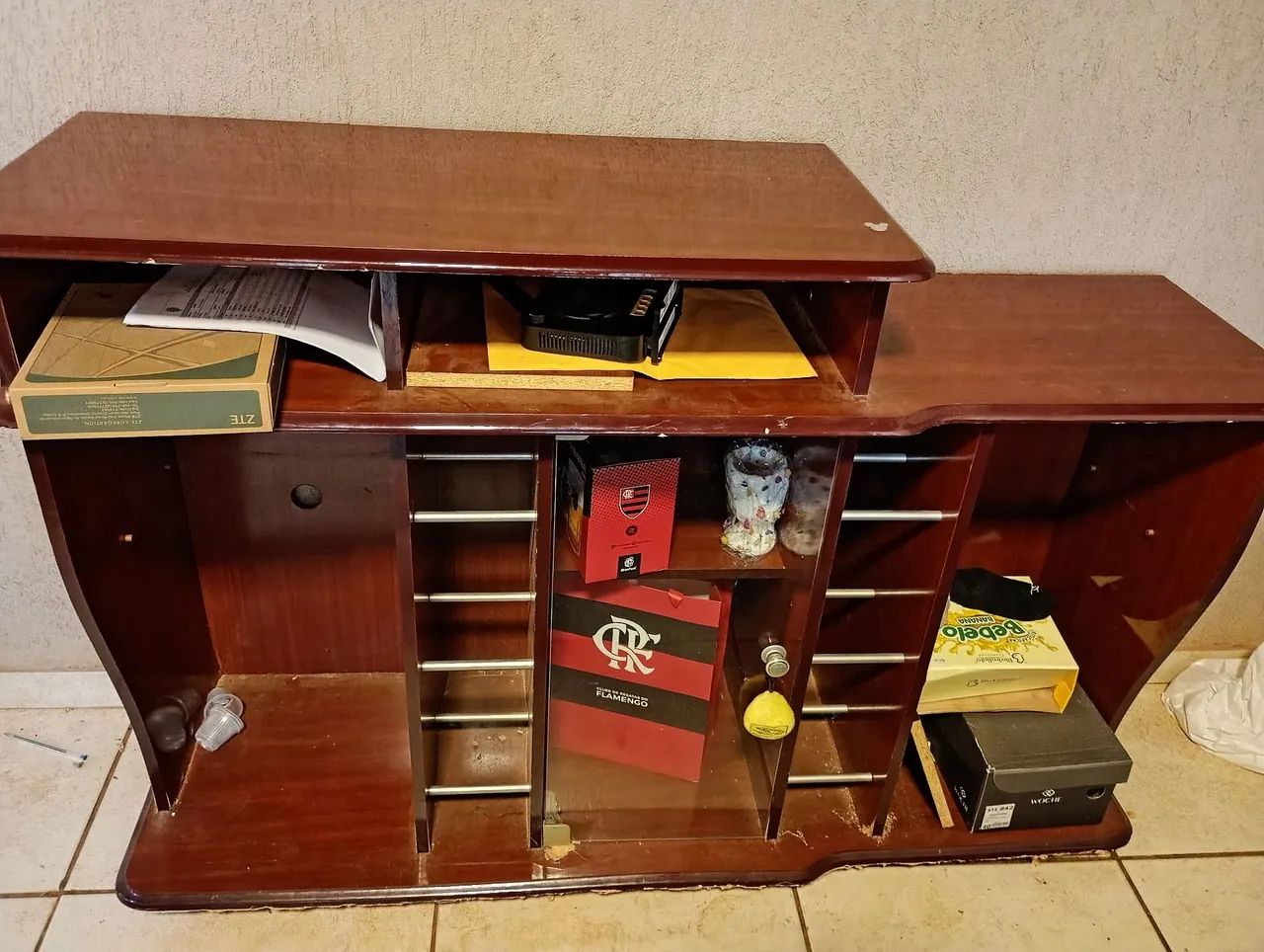 Vendo sofá 2 lugares e rack 500.00 - Foto 3