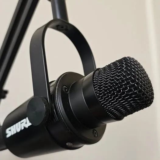 Microfone Shure MV7 (USB e XLR) - Podcast / Streaming + Suporte Grátis - Foto 4