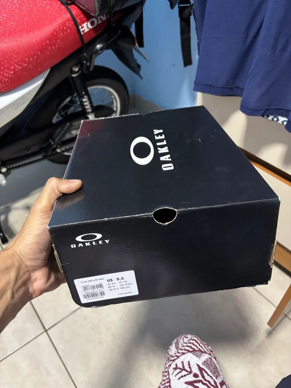 Botinha okley nova  - Foto 2