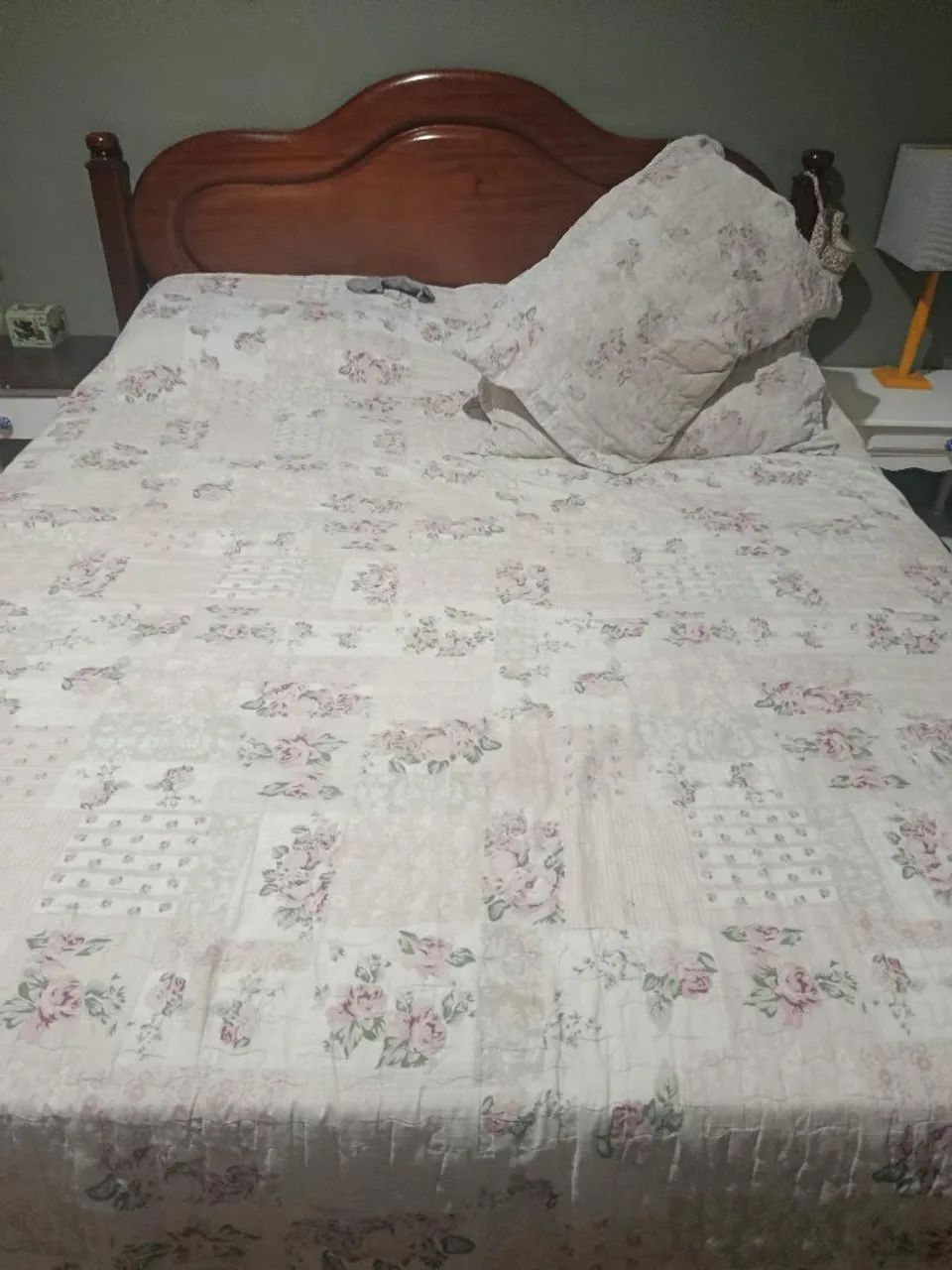 Cama de madeira maciça, queem