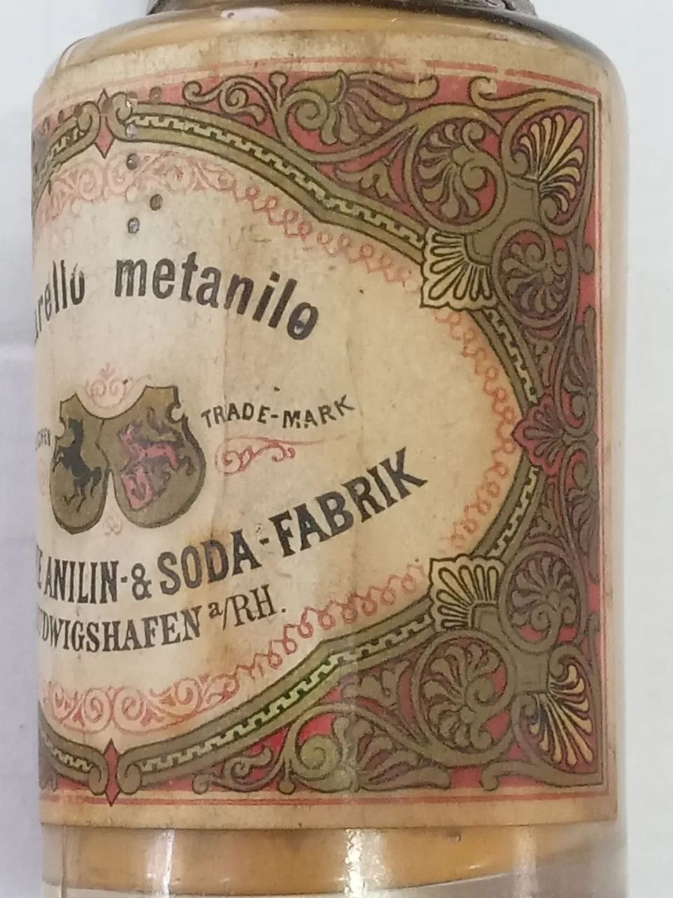 Antigo frasco de vidro, 1890 a 1920. - Foto 2