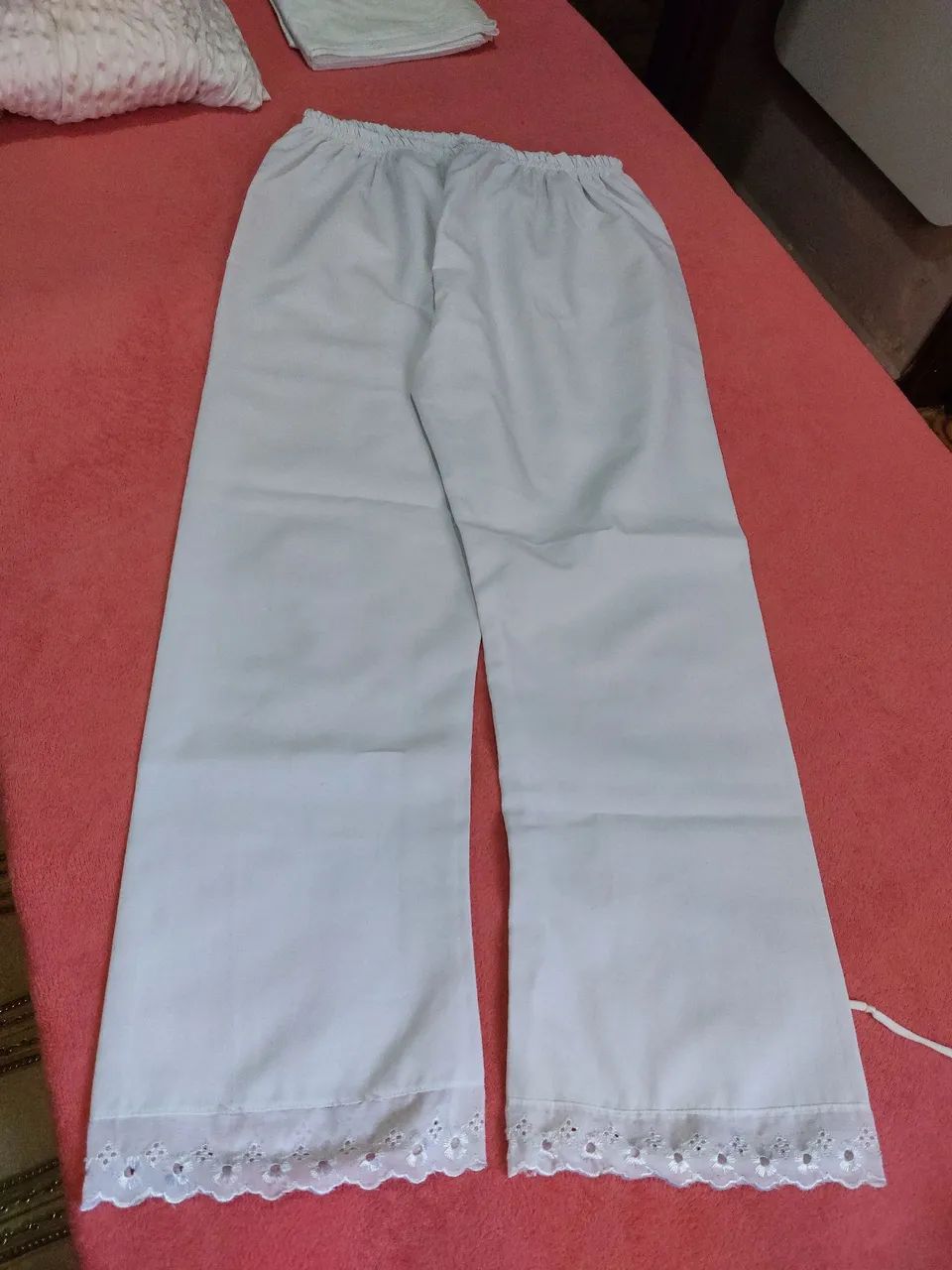 Calça branca de ração 