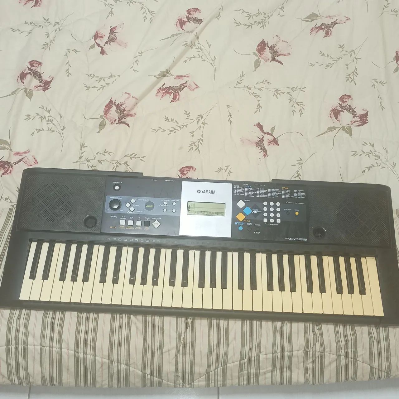 TeclaTeclado Yamaha PSR-E223 Original - Excelente bom e Funcionando Perfeitamente - Foto 2