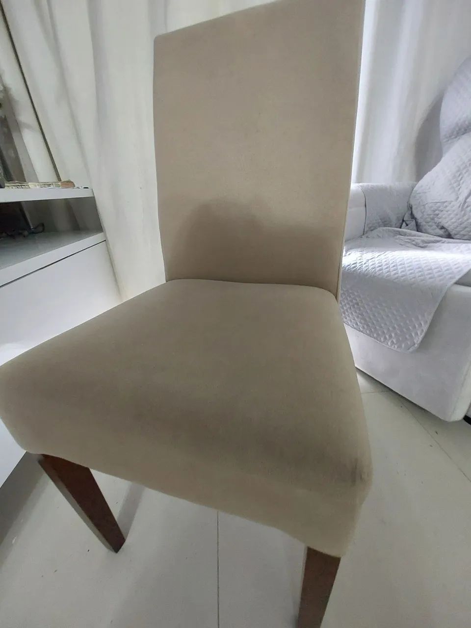 Cadeira estofada de sala de jantar pés em madeira de lei