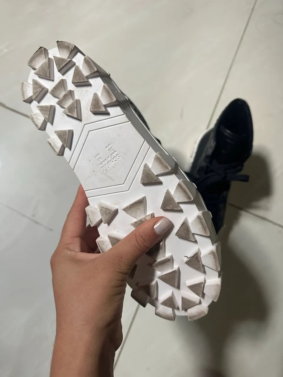 Tênis preto schutz 38 - Foto 4