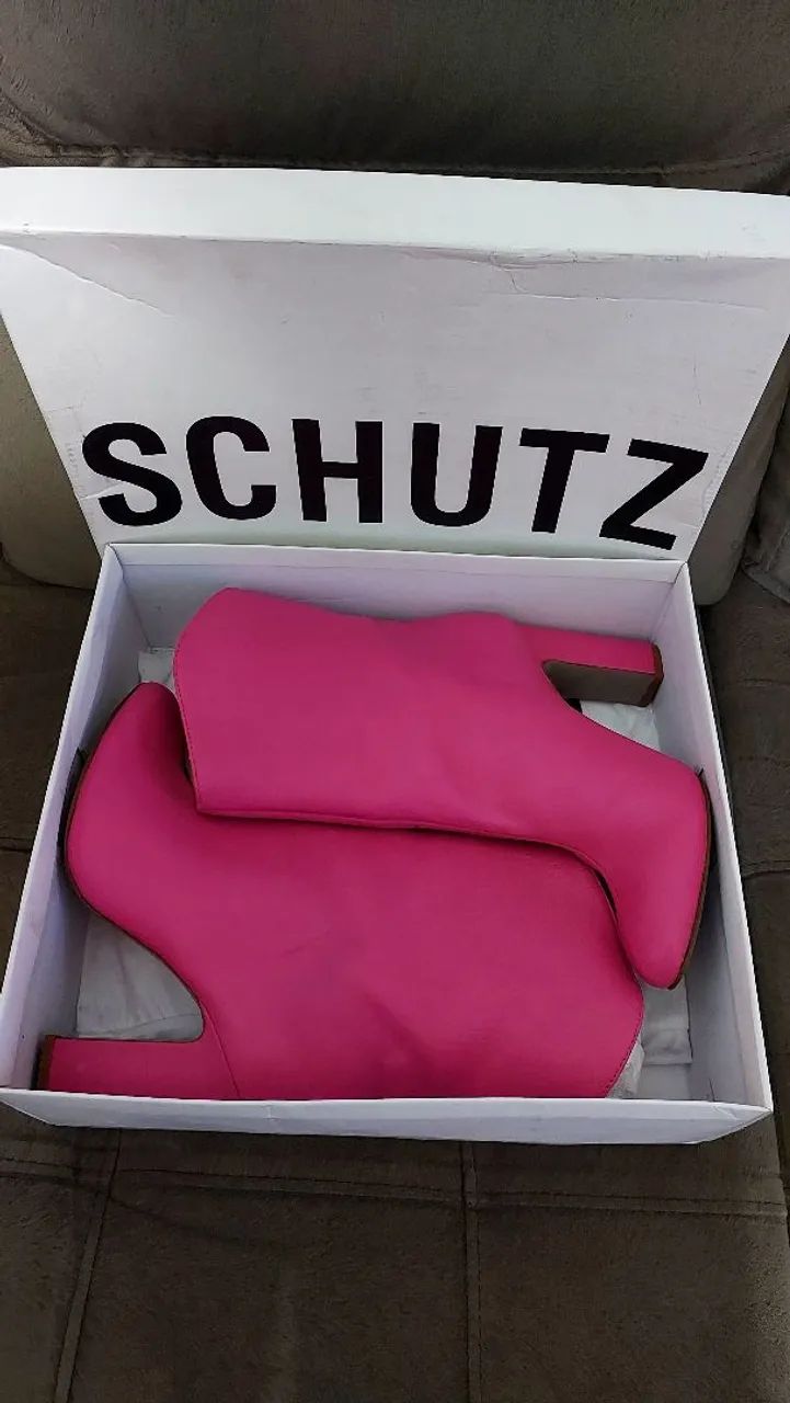 Bota Schutz Gabrielle em couro rosa - Tam. 39 - Nova - Foto 2