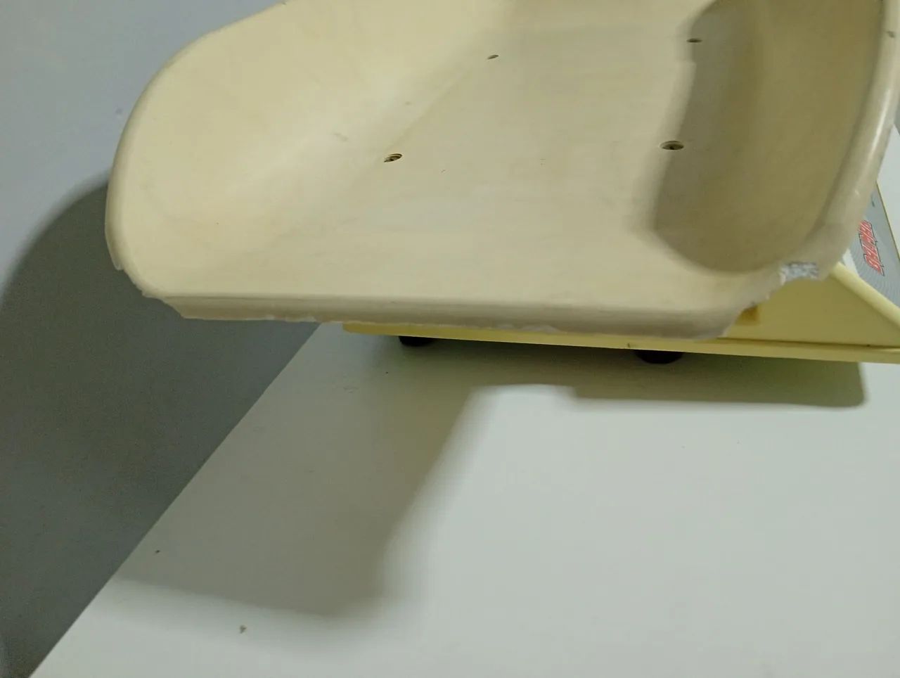 Balança pediátrica com pequenas avarias na plataforma ,mas funcionando perfeitamente  - Foto 5