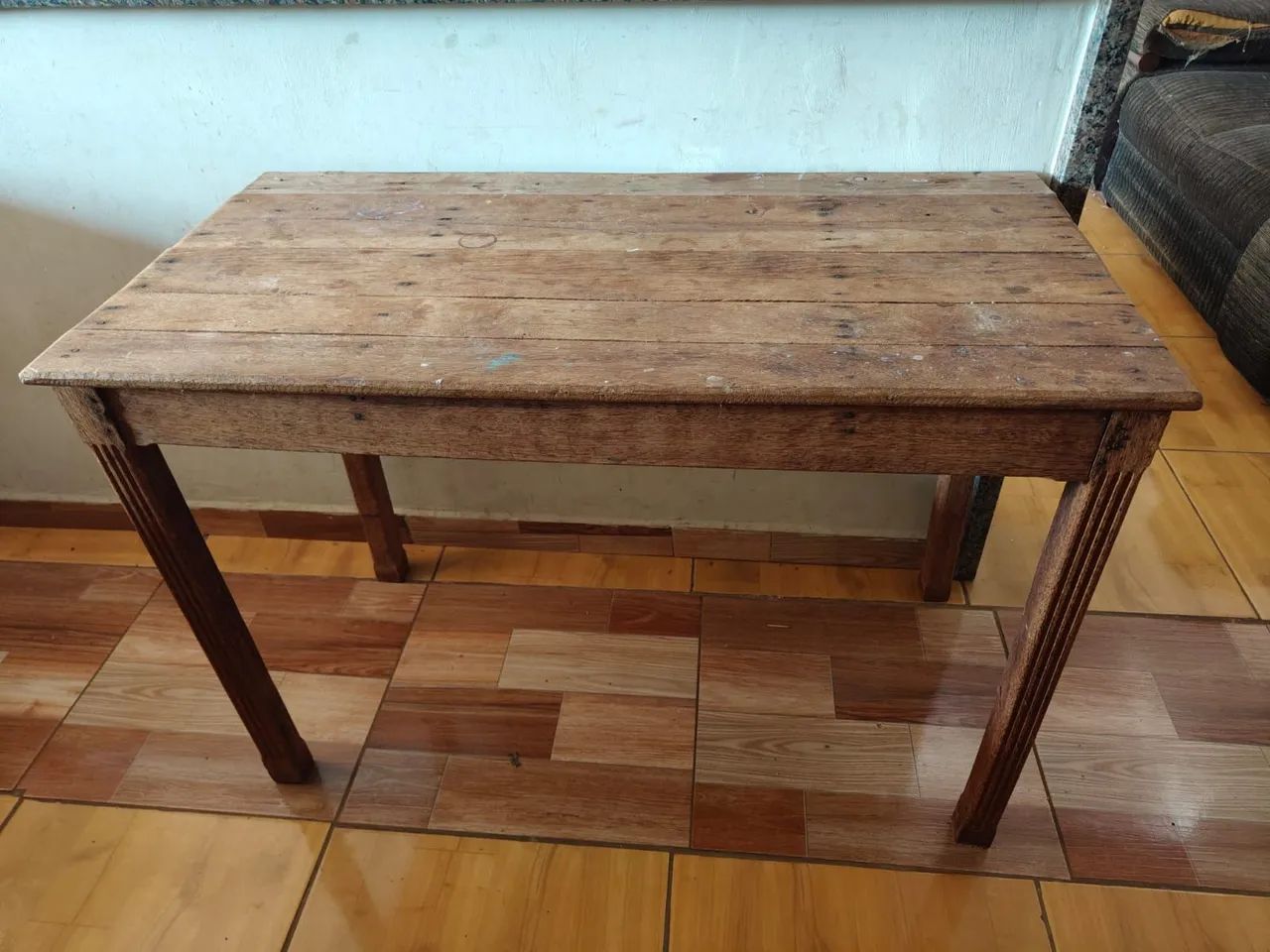 Mesa de madeira com 2 cadeiras usada ((ENTREGO GRATIS)) - Foto 3