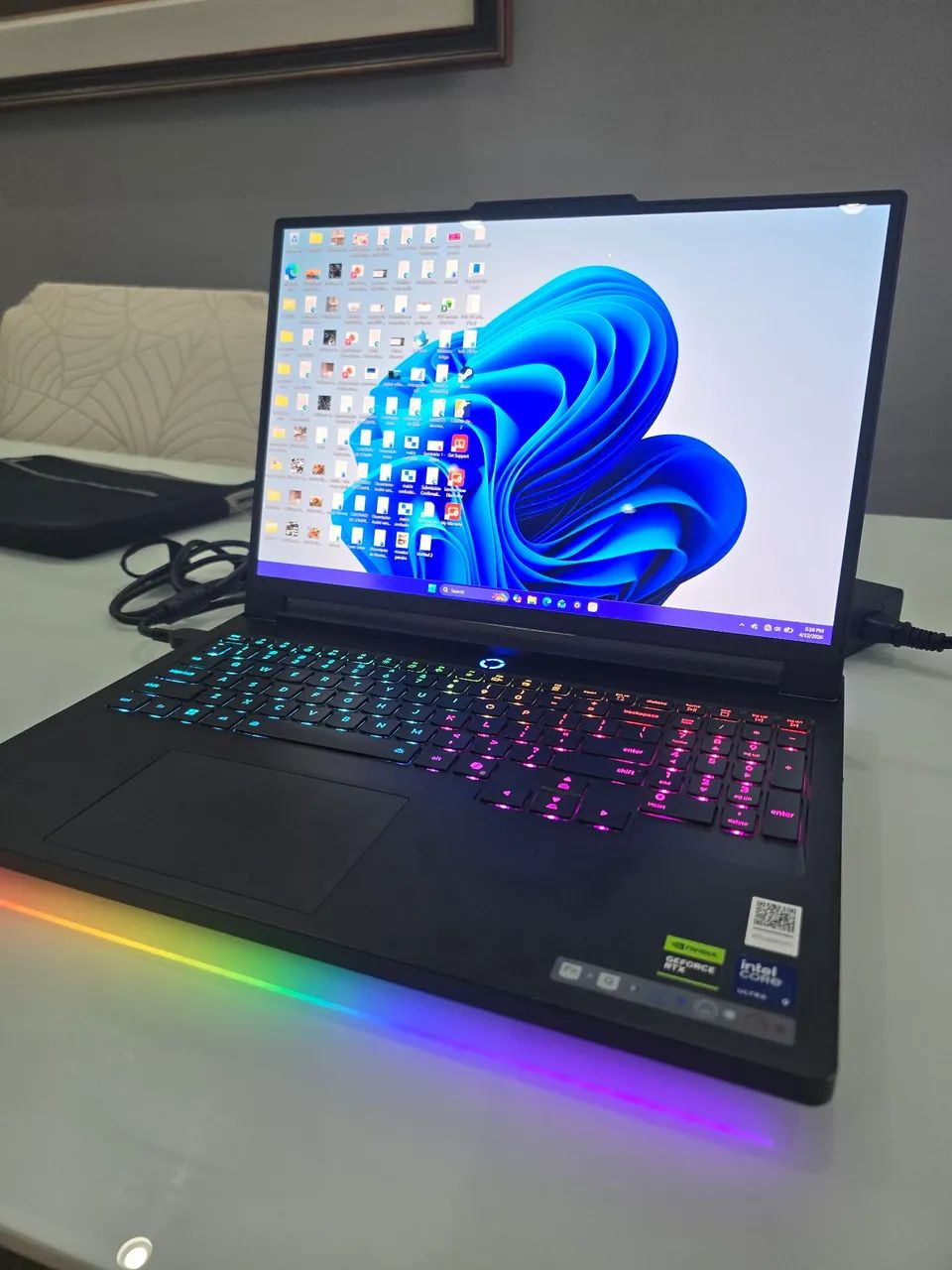 Lenovo Legion Pro 7i Intel Core Ultra 9 NVIDIA RTX 5080 16GB DDR7 64GB RAM 2TB armazena - Foto 3