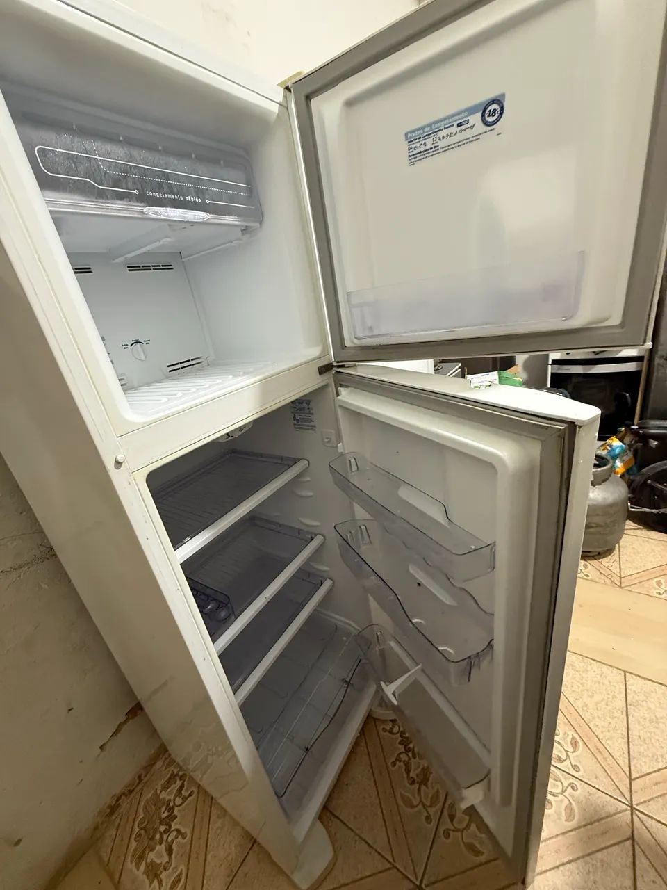Geladeira Eletrolux funcionando perfeitamente 