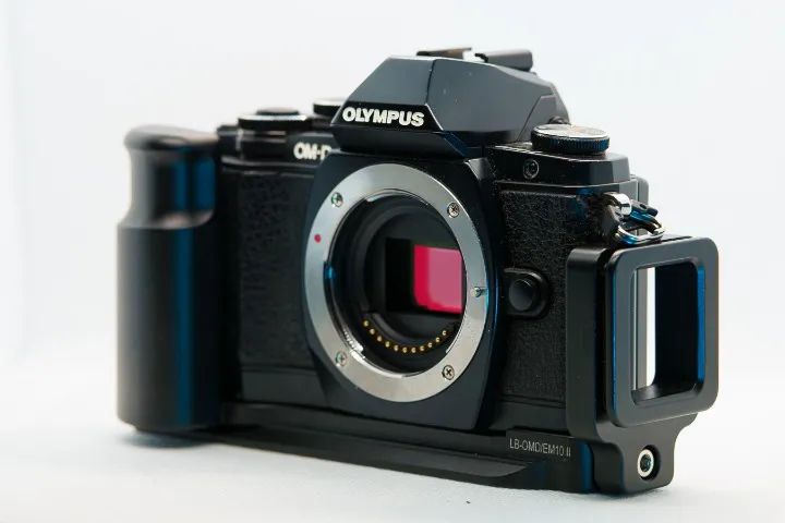 Olympus OM-D E-M10 Mark I + Lente 14-42mm Pancake | Kit Compacto Micro 4/3 - Foto 3