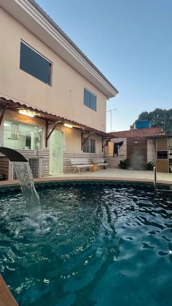linda casa de 4 dormitórios com piscina!