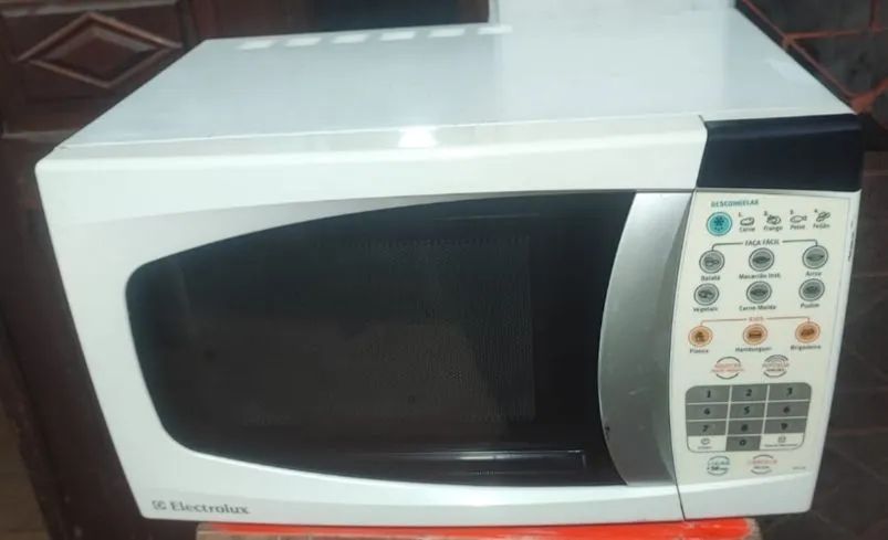 MICROONDAS ELETROLUX EM OTIMO ESTADO