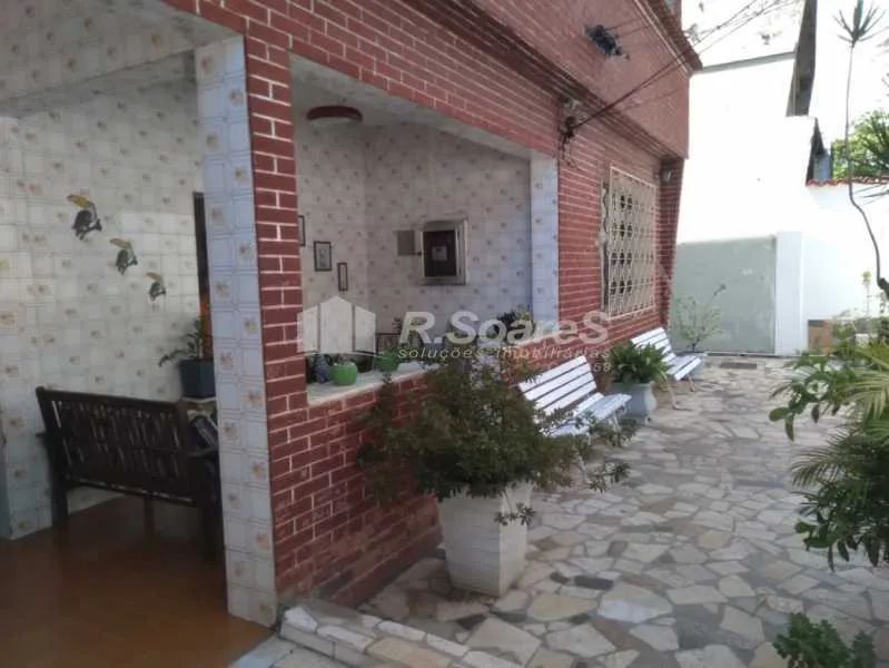 Casa ampla á venda, com 2 quartos em Campinho, Rua Teles.