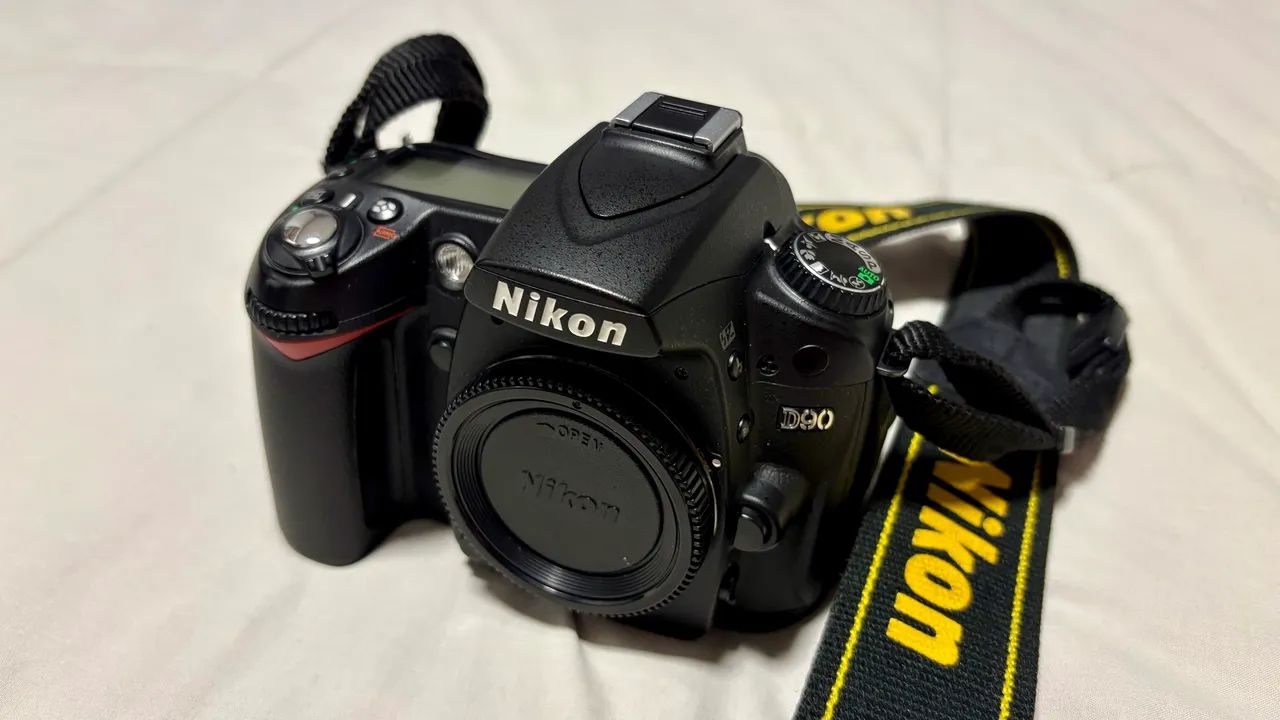 Nikon D90 + Lente 18-105mm VR + Bolsa | Apenas 26 mil cliques