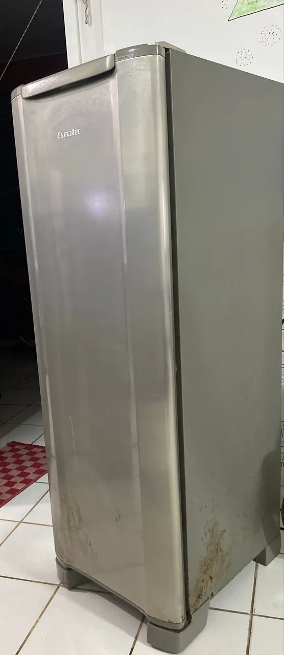 Geladeira esmaltec 