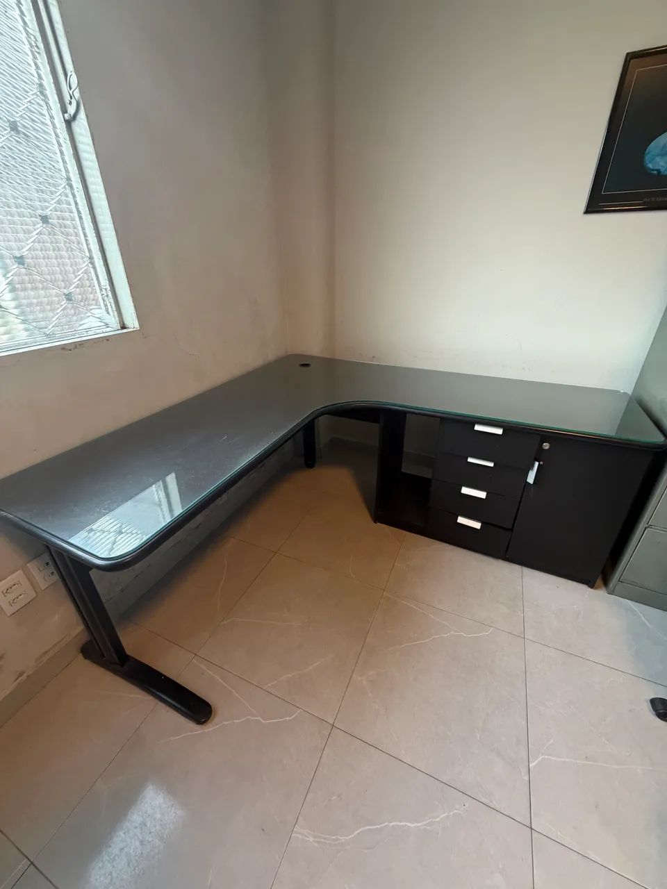 Mesa Executiva em L Em Madeira com Vidro Temperado