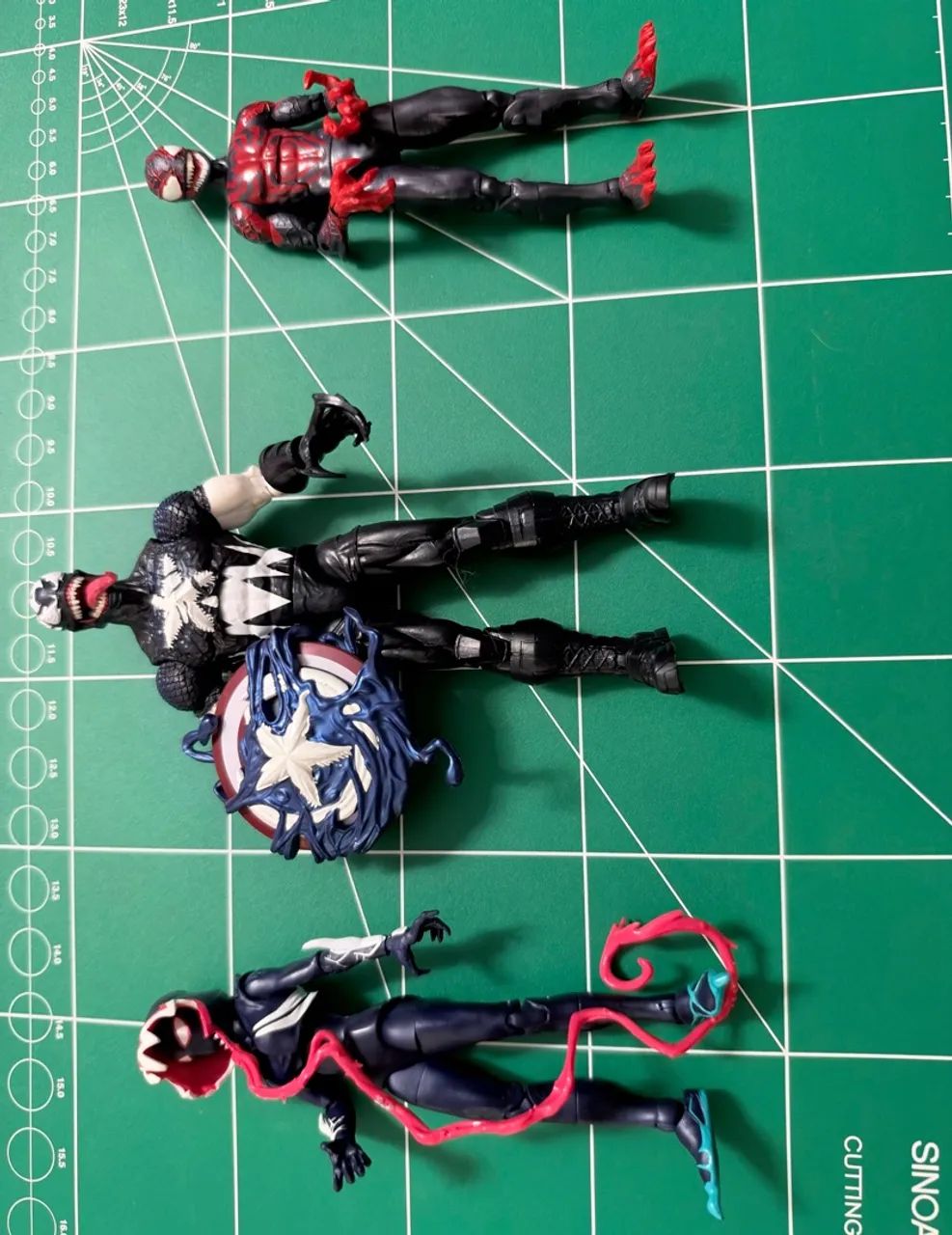 Captain America, Spider Gwen & Miles Morales Venomized - (Marvel Legends) - Foto 2