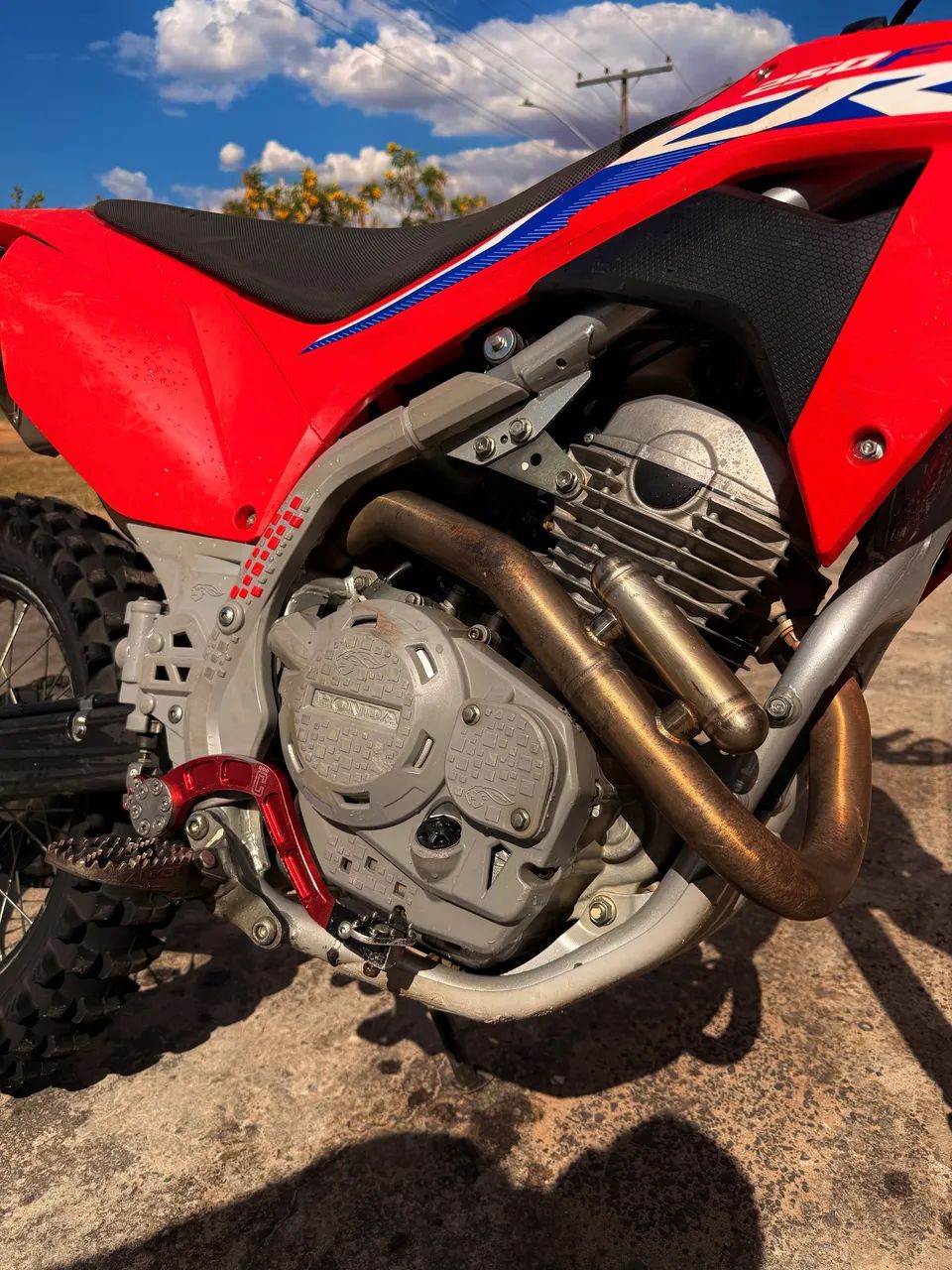 Crf 250 com muitos Acessórios e Super Conservada  - Foto 4