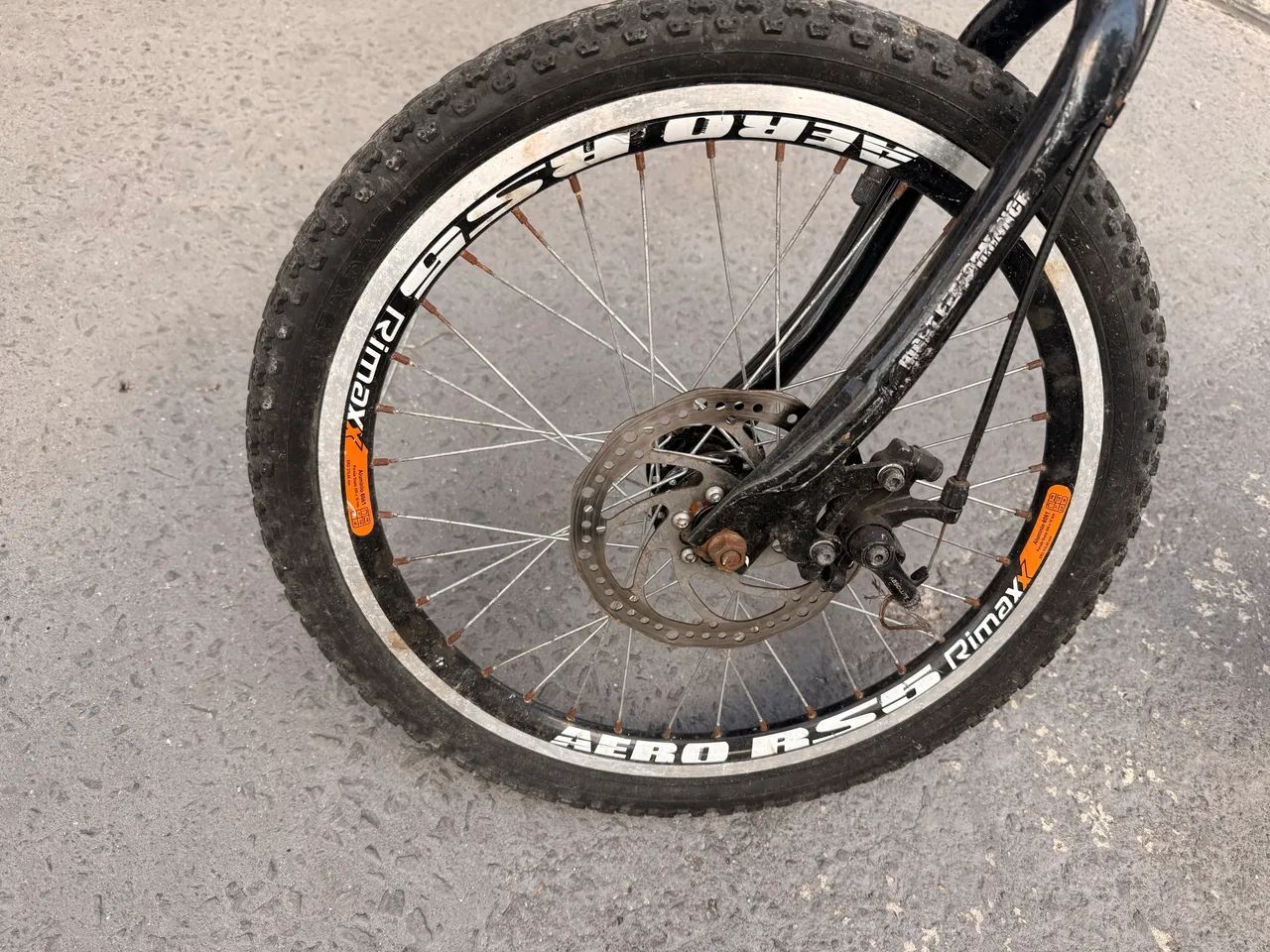 Bicicleta aro 20 com freio a disco  - Foto 3