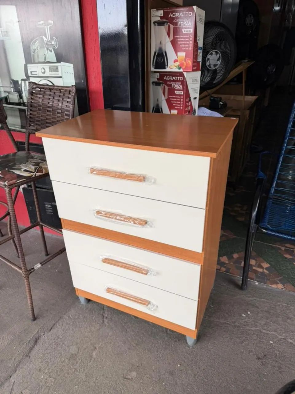Cômoda 4 gavetas nova
