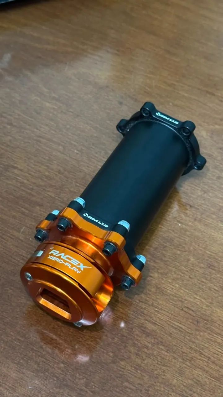 Direct Drive Simucube e Volante GOMEZ Sim Racing - Foto 5